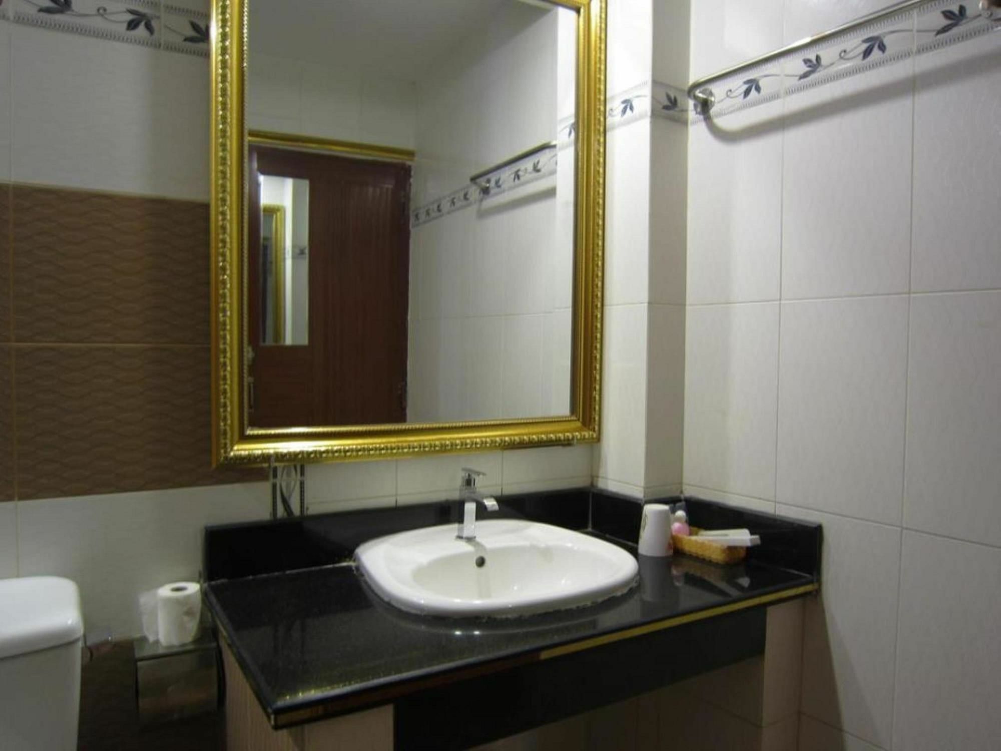 Tan Ha Hotel Ho Chi Minh City Exterior photo